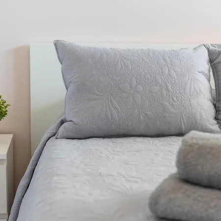 Arenas Negras Playa La Arena, Newly Renovated Apartamento Puerto de Santiago (Tenerife)