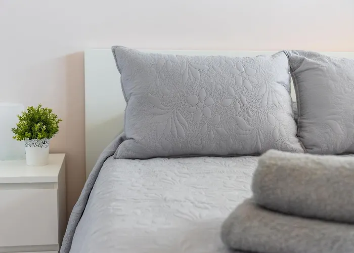 Arenas Negras Playa La Arena, Newly Renovated Apartamento Puerto de Santiago (Tenerife)