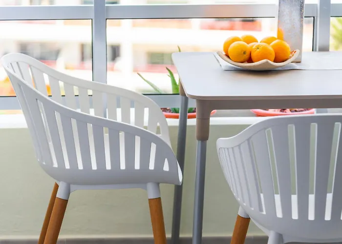 Arenas Negras Playa La Arena, Newly Renovated Apartamento Puerto de Santiago (Tenerife)