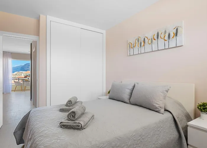 Arenas Negras Playa La Arena, Newly Renovated Apartamento Puerto de Santiago (Tenerife)