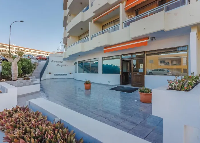 Arenas Negras Playa La Arena, Newly Renovated Apartamento Puerto de Santiago (Tenerife)